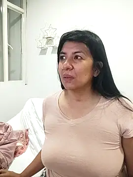 aisha latina online show from February 17, 1:29 pm