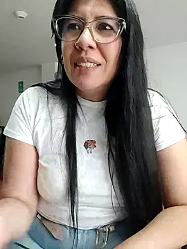 aisha latina online show from June 12, 4:17 pm
