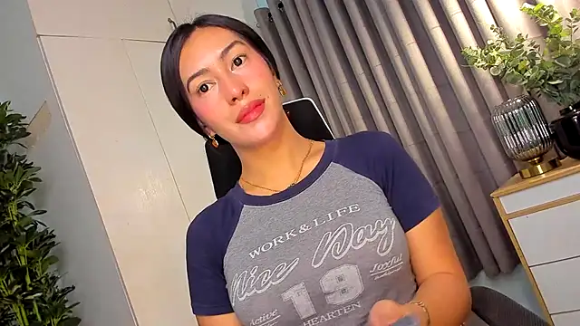 Jasmine Elcock online show from April 14, 2:01 pm