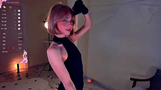 Snapshot of Arielle__03 chatting on October 31, 1:39 am Arielle  03 online show from October 31, 1:39 am