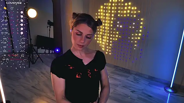 Snapshot of Arielle__03 chatting on May 31, 12:19 am Arielle 03 online show from May 31, 12:19 am