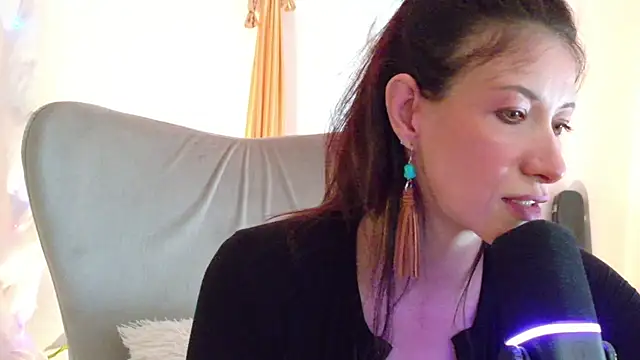 Snapshot of magali_19 chatting on August 2, 1:04 am magali 19 online show from August 2, 1:04 am