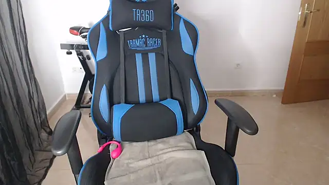 LARACRUZ30 online show from February 14, 6:54 am