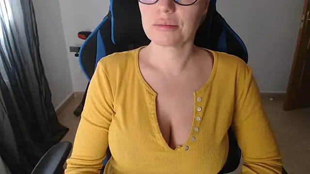 LARACRUZ30 online show from March 3, 4:46 pm