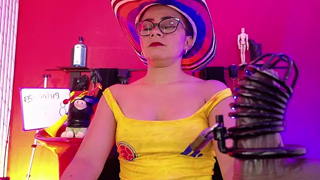 Snapshot of MistressSlut1 chatting on July 7, 11:14 am MistressSlut1 online show from July 7, 11:14 am