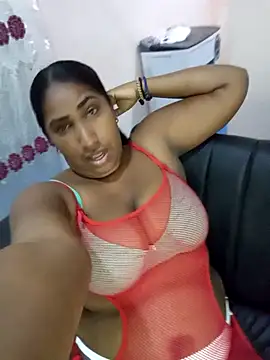 Snapshot of estrellasquirt chatting on February 15, 3:20 am estrellasquirt online show from February 15, 3:20 am