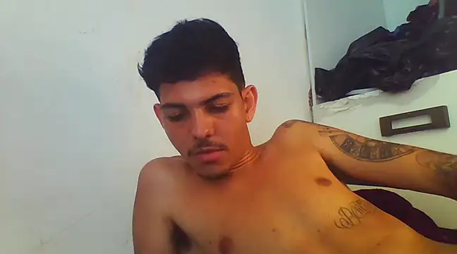 Snapshot of eu_poseison chatting on March 21, 12:17 pm eu poseison online show from March 21, 12:17 pm