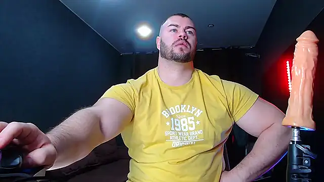 Snapshot of muscularjohnforuX chatting on February 19, 4:55 am muscularjohnforuX online show from February 19, 4:55 am