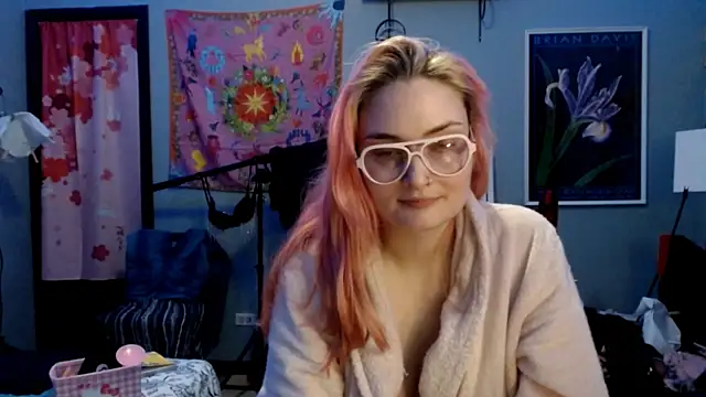 Snapshot of JenniferGwen chatting on February 27, 2:32 am JenniferGwen online show from February 27, 2:32 am