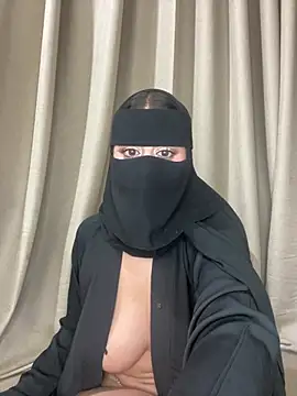 Snapshot of arabiaAna chatting on August 7, 8:11 pm arabiaAna online show from August 7, 8:11 pm