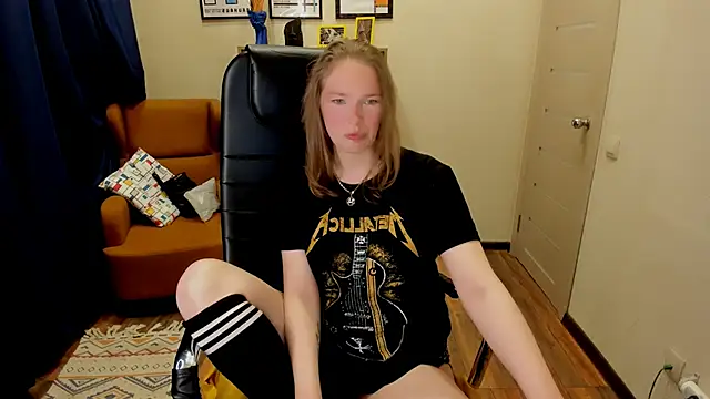 Snapshot of _fiona_Love chatting on May 16, 7:45 pm fiona Love online show from May 16, 7:45 pm