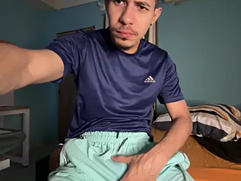 Snapshot of steven_clain chatting on April 26, 3:32 pm steven clain online show from April 26, 3:32 pm