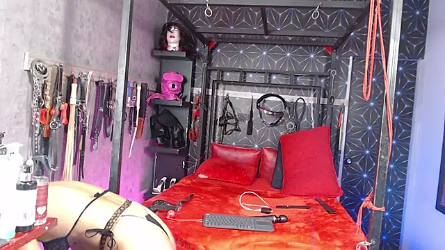 Snapshot of lorna_cox_bdsm chatting on June 2, 11:18 pm lorna cox bdsm online show from June 2, 11:18 pm
