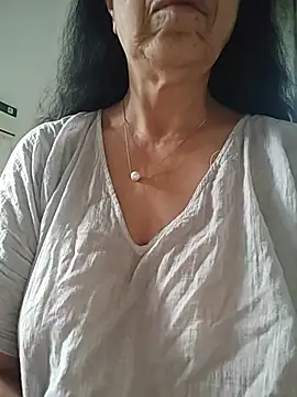 Snapshot of Susannemilf chatting on May 14, 2:40 am Susannemilf online show from May 14, 2:40 am