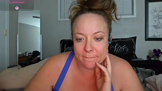 julimonroe online show from November 4, 3:05 am