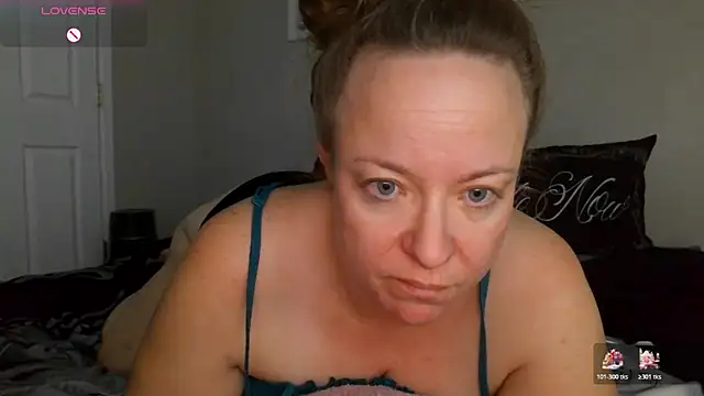 julimonroe online show from December 18, 10:43 am