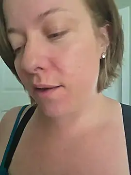 Snapshot of julimonroe chatting on June 11, 4:49 pm julimonroe online show from June 11, 4:49 pm