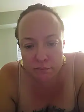 Snapshot of julimonroe chatting on June 30, 2:12 am julimonroe online show from June 30, 2:12 am