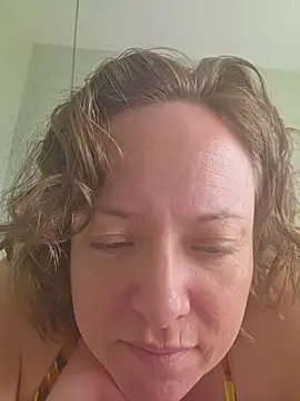 Snapshot of julimonroe chatting on July 6, 4:42 pm julimonroe online show from July 6, 4:42 pm