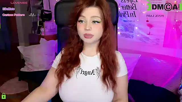 Snapshot of StellaMilla chatting on June 21, 10:45 pm StellaMilla online show from June 21, 10:45 pm