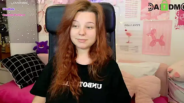 Snapshot of StellaMilla chatting on July 17, 1:45 am StellaMilla online show from July 17, 1:45 am