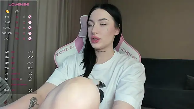 Snapshot of JenniferQueen11 chatting on January 19, 9:22 am JenniferQueen11 online show from January 19, 9:22 am