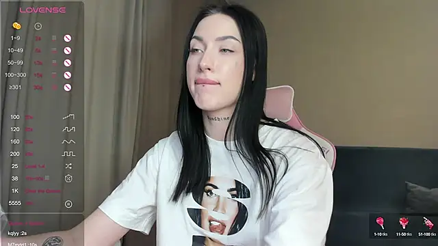 Snapshot of JenniferQueen11 chatting on January 19, 12:28 pm JenniferQueen11 online show from January 19, 12:28 pm