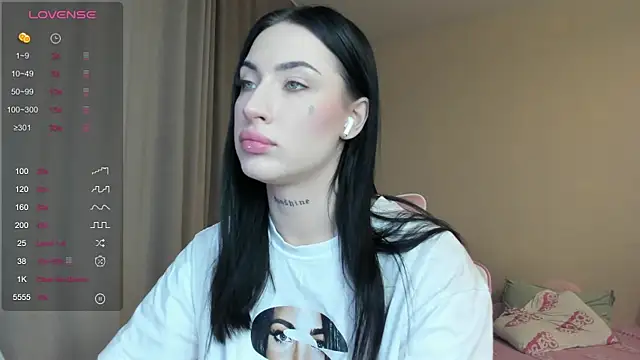 Snapshot of JenniferQueen11 chatting on January 22, 2:35 pm JenniferQueen11 online show from January 22, 2:35 pm