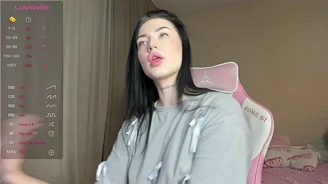 Snapshot of JenniferQueen11 chatting on January 23, 11:15 am JenniferQueen11 online show from January 23, 11:15 am