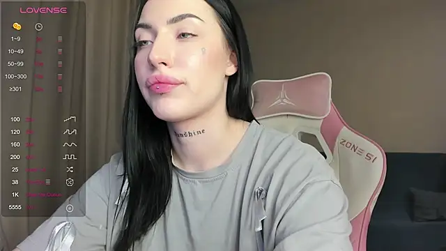 Snapshot of JenniferQueen11 chatting on January 23, 8:02 pm JenniferQueen11 online show from January 23, 8:02 pm