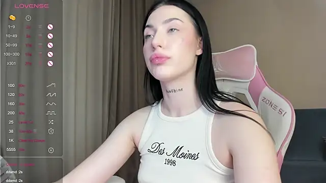 Snapshot of JenniferQueen11 chatting on January 29, 12:02 pm JenniferQueen11 online show from January 29, 12:02 pm