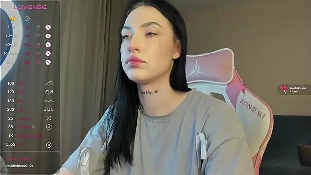 Snapshot of JenniferQueen11 chatting on February 2, 11:40 am JenniferQueen11 online show from February 2, 11:40 am