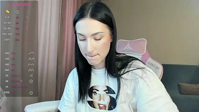 Snapshot of JenniferQueen11 chatting on February 4, 6:14 am JenniferQueen11 online show from February 4, 6:14 am