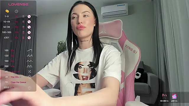 Snapshot of JenniferQueen11 chatting on February 7, 3:08 pm JenniferQueen11 online show from February 7, 3:08 pm