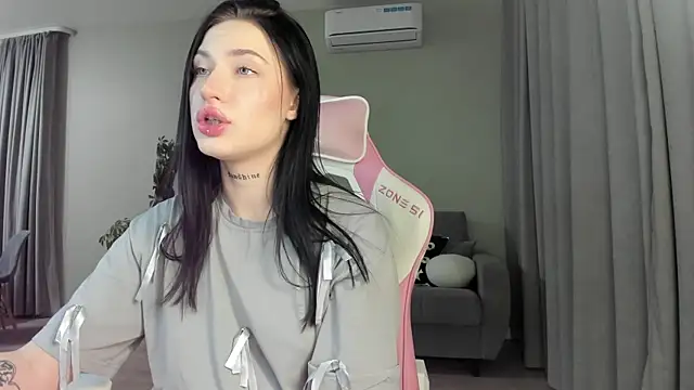 Snapshot of JenniferQueen11 chatting on February 18, 4:16 pm JenniferQueen11 online show from February 18, 4:16 pm