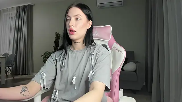 Snapshot of JenniferQueen11 chatting on February 21, 2:59 pm JenniferQueen11 online show from February 21, 2:59 pm