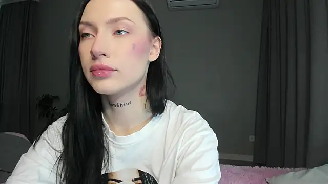 Snapshot of JenniferQueen11 chatting on September 12, 11:32 am JenniferQueen11 online show from September 12, 11:32 am