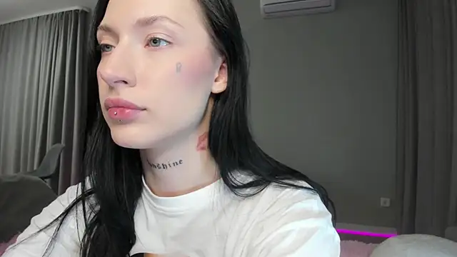 Snapshot of JenniferQueen11 chatting on September 19, 4:18 pm JenniferQueen11 online show from September 19, 4:18 pm