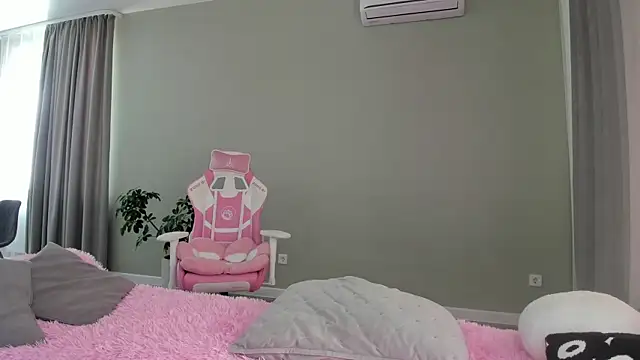 Snapshot of JenniferQueen11 chatting on September 21, 8:16 am JenniferQueen11 online show from September 21, 8:16 am