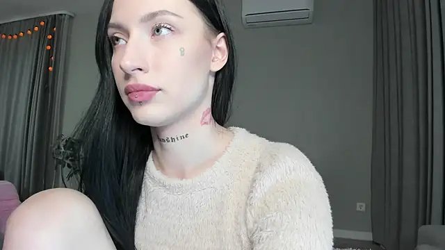 Snapshot of JenniferQueen11 chatting on October 28, 7:38 pm JenniferQueen11 online show from October 28, 7:38 pm