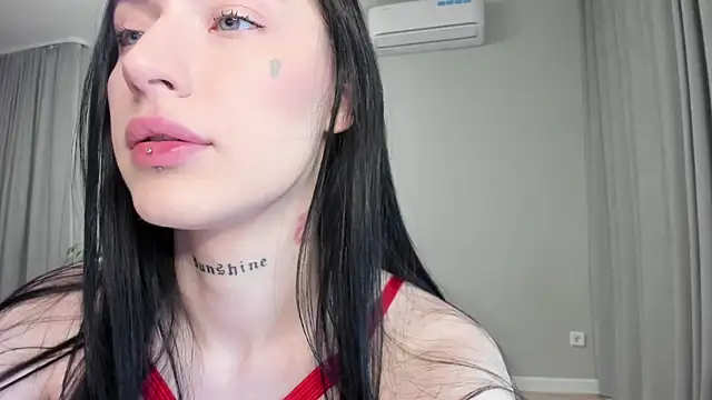 Snapshot of JenniferQueen11 chatting on October 30, 1:01 pm JenniferQueen11 online show from October 30, 1:01 pm