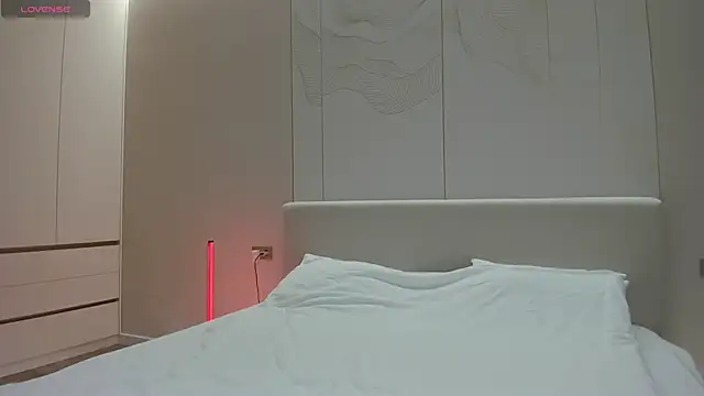 Snapshot of JenniferQueen11 chatting on November 26, 11:00 am JenniferQueen11 online show from November 26, 11:00 am