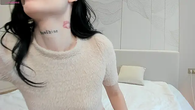 Snapshot of JenniferQueen11 chatting on November 29, 5:32 am JenniferQueen11 online show from November 29, 5:32 am