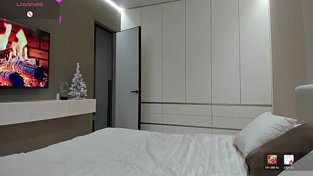 Snapshot of JenniferQueen11 chatting on January 14, 4:01 pm JenniferQueen11 online show from January 14, 4:01 pm