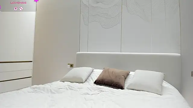 Snapshot of JenniferQueen11 chatting on February 13, 4:14 pm JenniferQueen11 online show from February 13, 4:14 pm