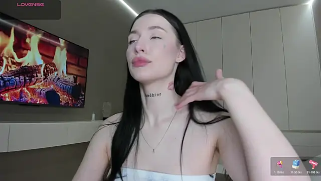 JenniferQueen11 online show from April 18, 3:38 pm