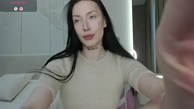 Snapshot of JenniferQueen11 chatting on June 10, 2:38 pm JenniferQueen11 online show from June 10, 2:38 pm