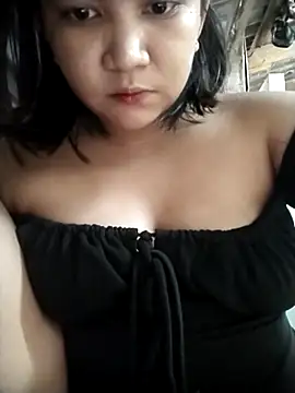 Snapshot of milkytitsmom4u chatting on October 1, 12:27 am milkytitsmom4u online show from October 1, 12:27 am