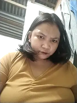 Snapshot of milkytitsmom4u chatting on November 7, 5:02 pm milkytitsmom4u online show from November 7, 5:02 pm