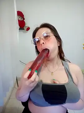 lorenitabella online show from March 29, 9:15 pm